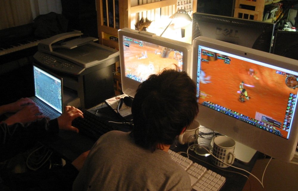 Ben, Dimitry and Alex playing world of warcraft